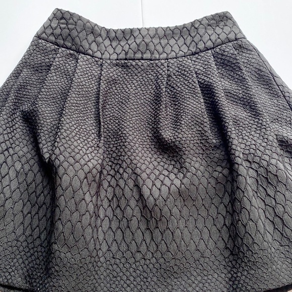 Jennifer Lopez Textured Black Skirt Sz 2 - Picture 4 of 9